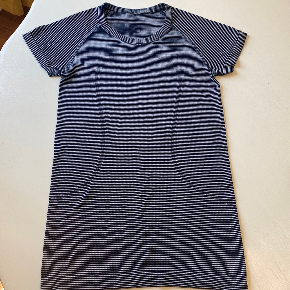 Lululemon black and white stripe top size 4